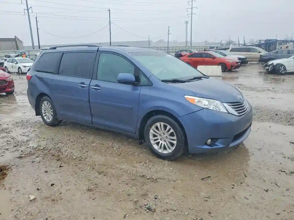 5TDYZ3DC0HS791055 2017 TOYOTA SIENNA-3