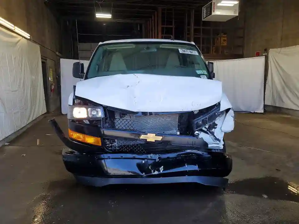 1GCWGAFP8S1263608 2025 CHEVROLET EXPRESS-4