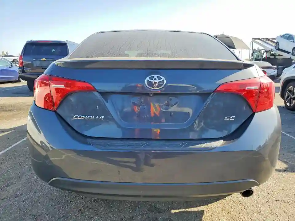 5YFBURHEXJP758565 2018 TOYOTA COROLLA-5