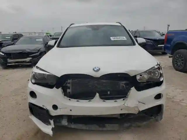 WBXHU7C54K5L10409 2019 BMW X1-4
