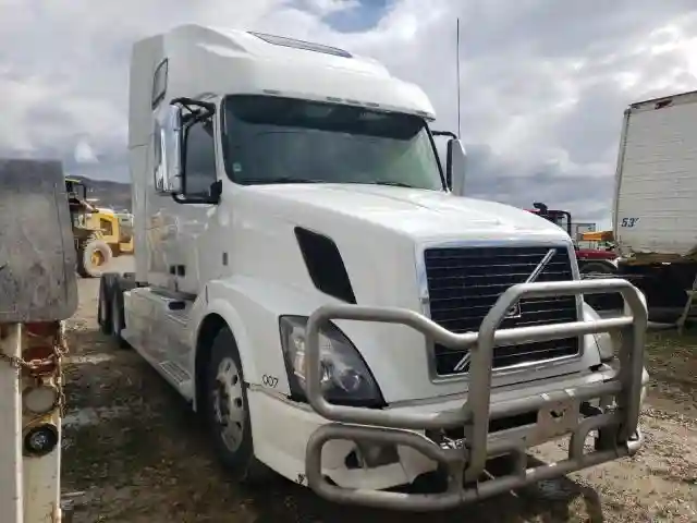 4V4NC9EH7FN183882 2015 VOLVO VN-0