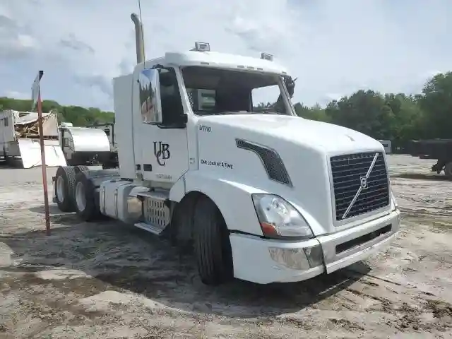 4V4NC9EH8GN953511 2016 VOLVO VN-0