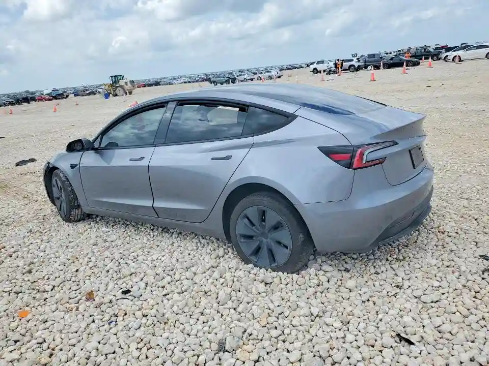 5YJ3E1EA5SF077781 2025 TESLA MODEL 3-1