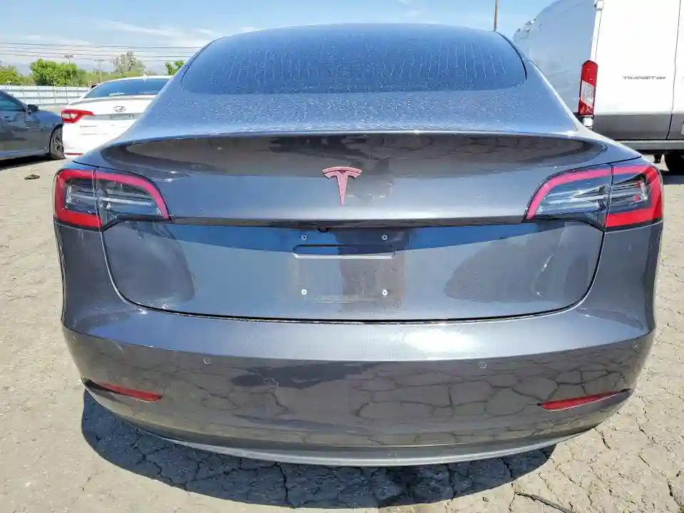 5YJ3E1EA5JF059540 2018 TESLA MODEL 3-5