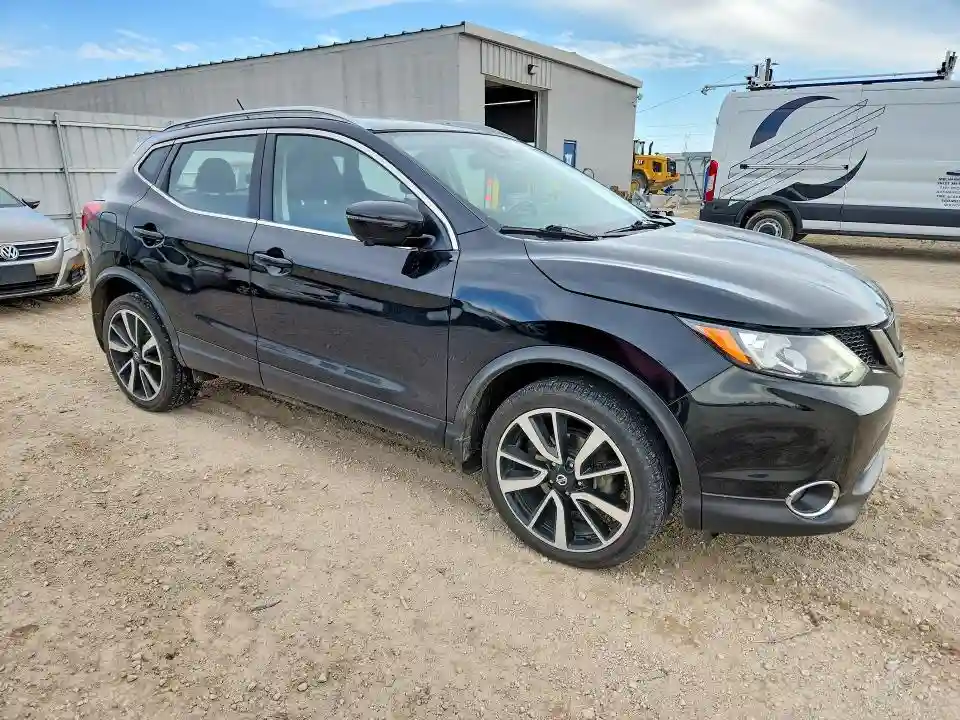 JN1BJ1CR4HW133586 2017 NISSAN ROGUE-3