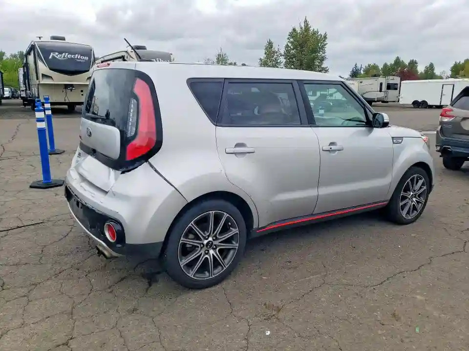 KNDJX3AA6J7576645 2018 KIA SOUL-2
