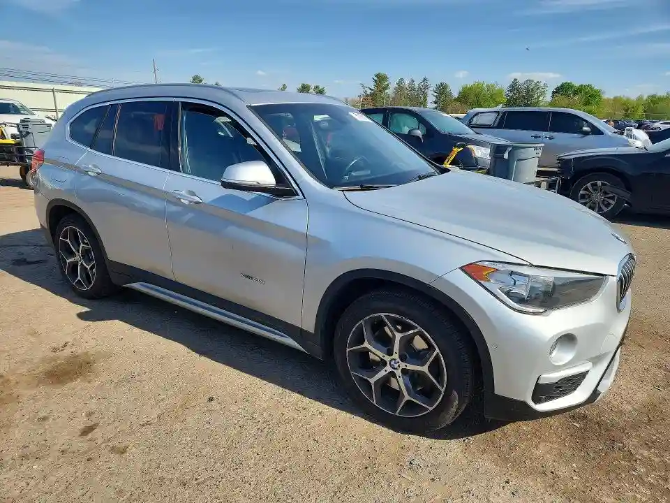 WBXHT3C31H5F72040 2017 BMW X1-3
