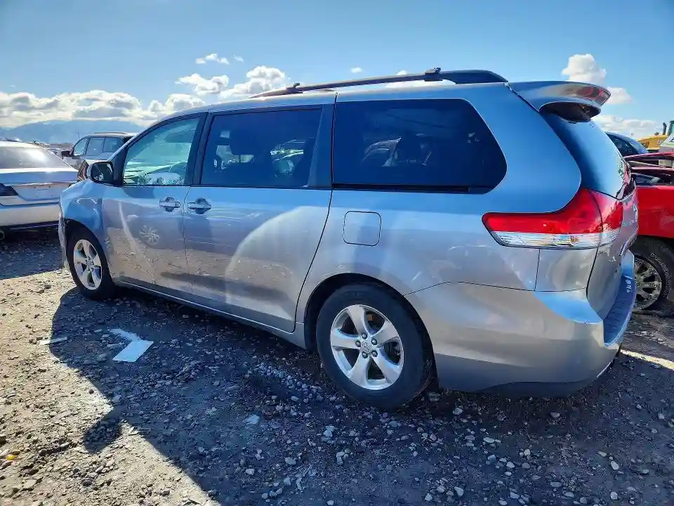 5TDKK3DC0BS091943 2011 TOYOTA SIENNA-1