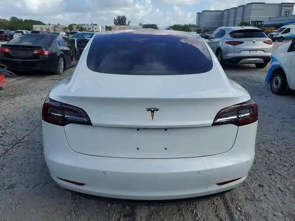 5YJ3E1EA5JF023380 2018 TESLA MODEL 3-5