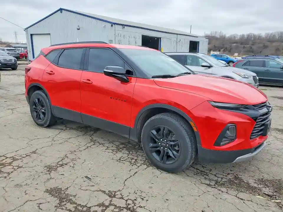 3GNKBDR47MS520590 2021 CHEVROLET BLAZER-3