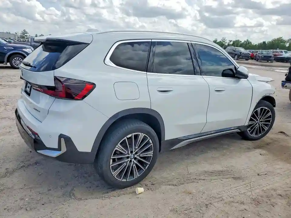 WBX73EF03S5066741 2025 BMW X1-2