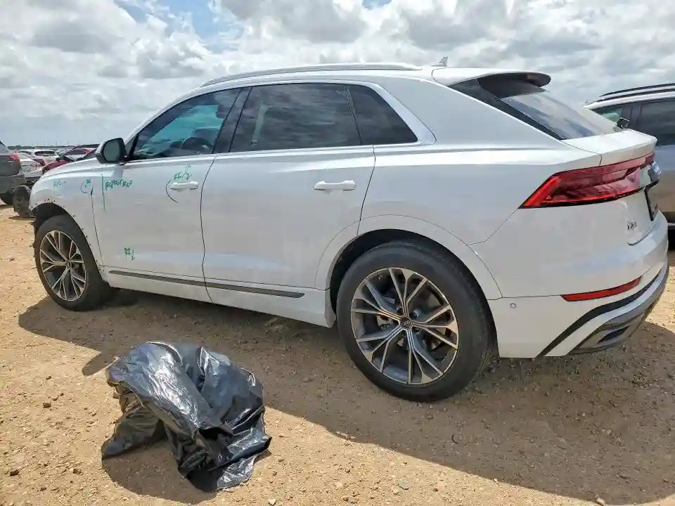 WA1EVBF1XND031804 2022 AUDI Q8-1