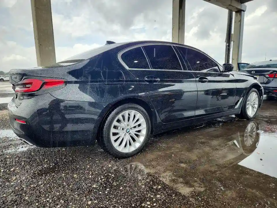 WBA53BH05NCK27457 2022 BMW 5 SERIES-2
