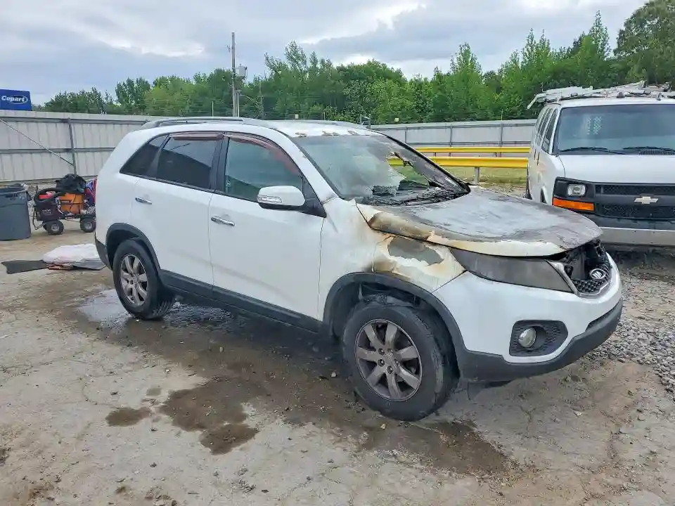 5XYKT3A11BG164203 2011 KIA SORENTO-3