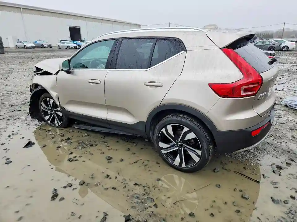YV4L12UF7R2375323 2024 VOLVO XC40-1