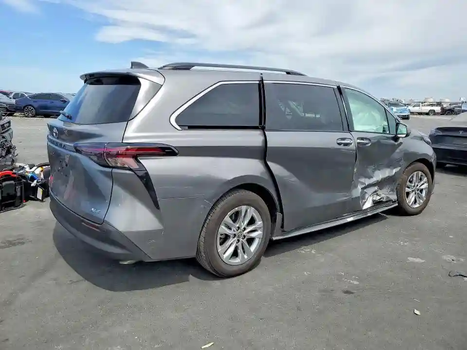 5TDYSKFC4TS233617 2026 TOYOTA SIENNA-2