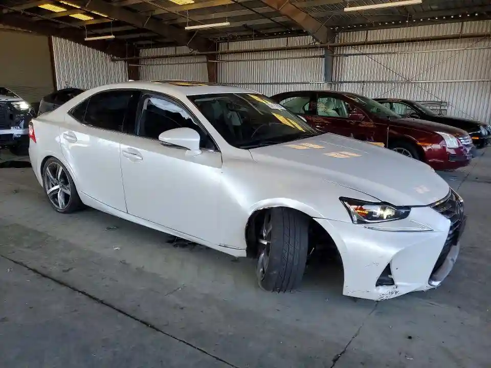 JTHBA1D22J5072912 2018 LEXUS IS-3