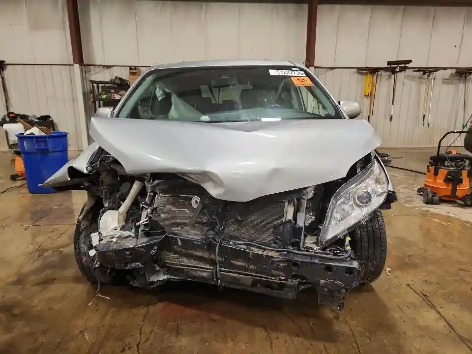 5TDDZ3DC5KS224989 2019 TOYOTA SIENNA-4