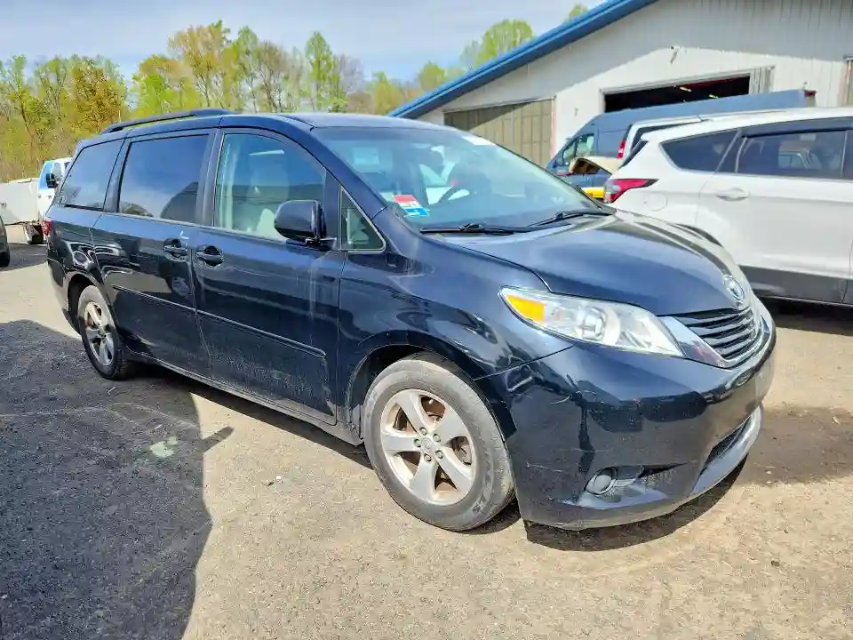 5TDKZ3DCXHS816680 2017 TOYOTA SIENNA-3
