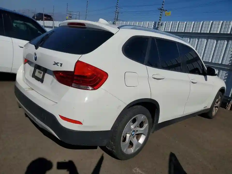 WBAVM1C54FVW56833 2015 BMW X1-2