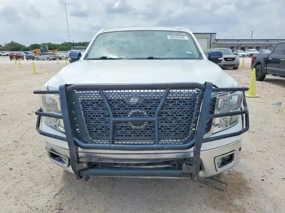 1N6AA1E53HN557511 2017 NISSAN TITAN-4