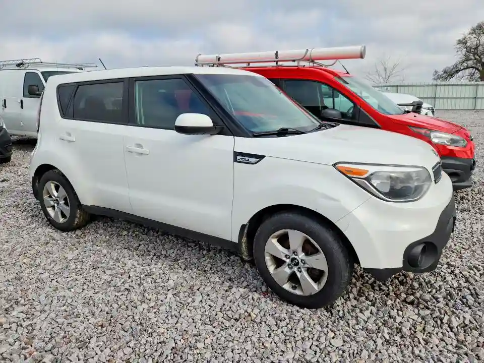 KNDJN2A21J7543559 2018 KIA SOUL-3