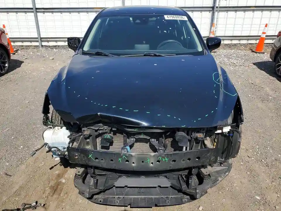 3MZBN1U71JM172024 2018 MAZDA 3-4