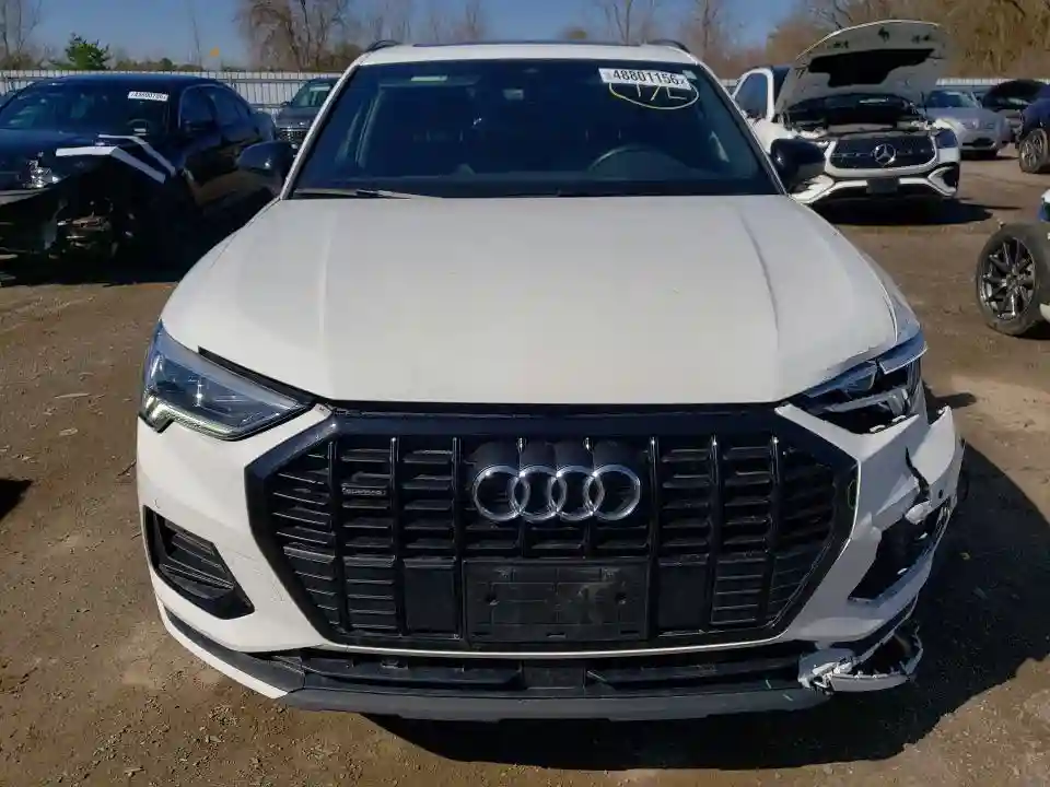 WA1AECF32P1039485 2023 AUDI Q3-4