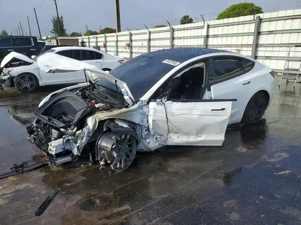 5YJ3E1EA5SF027799 2025 TESLA MODEL 3-0