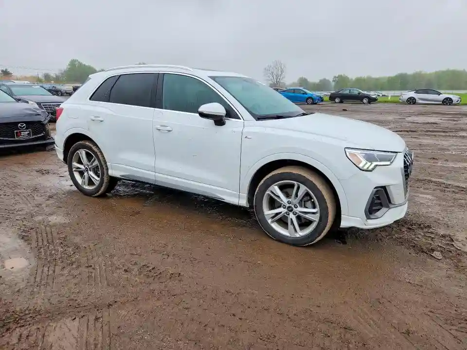 WA1EECF3XR1037374 2024 AUDI Q3-3