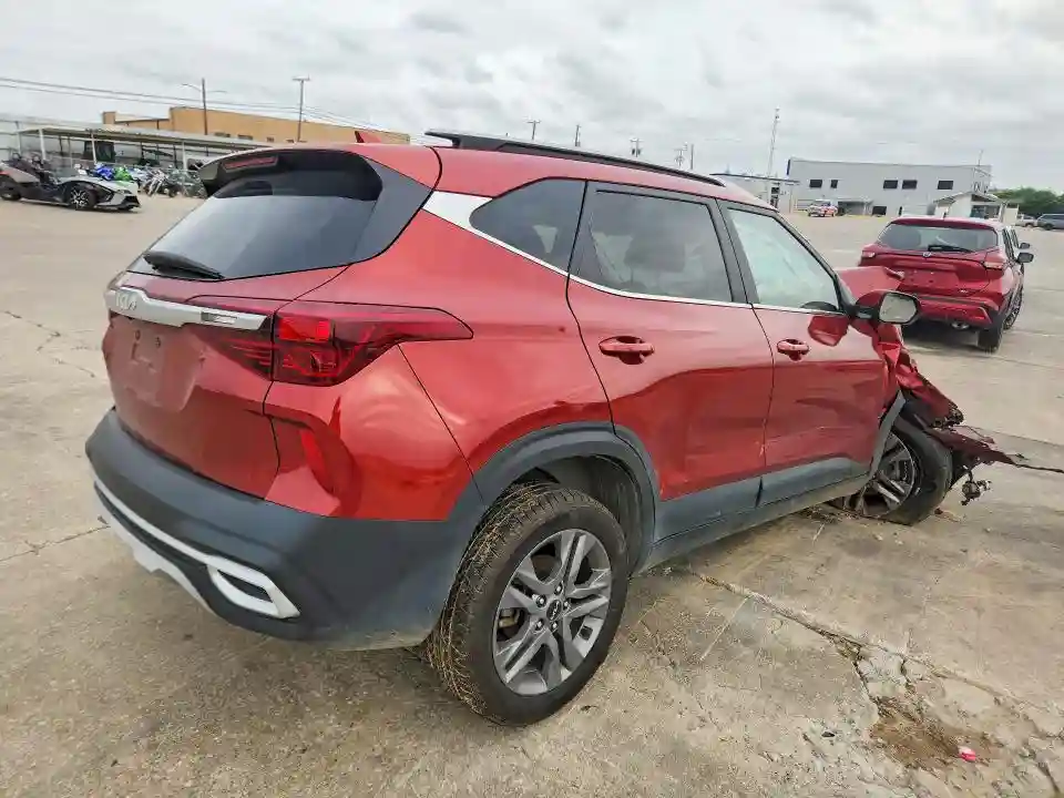 KNDEU2AA4P7392740 2023 KIA SELTOS-2