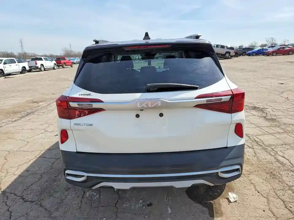 KNDEUCAA1N7245634 2022 KIA SELTOS-5