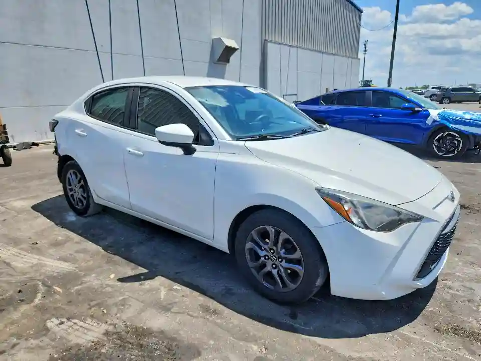 3MYDLBYVXKY518244 2019 TOYOTA YARIS-3