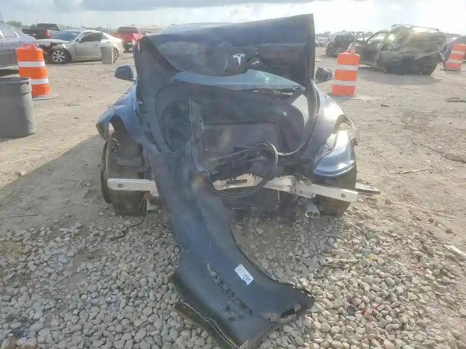 5YJ3E1EA7PF626467 2023 TESLA MODEL 3-4