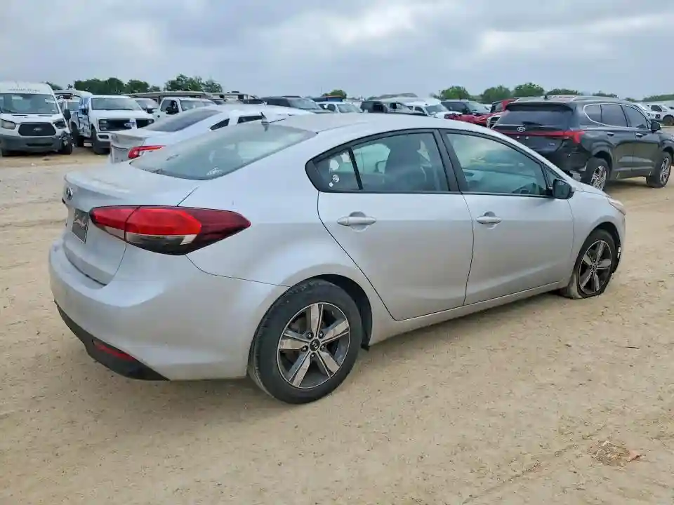 3KPFL4A79JE240919 2018 KIA FORTE-2