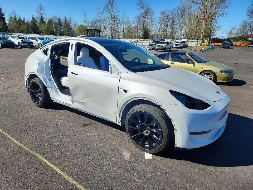 7SAYGDEE5RF002287 2024 TESLA MODEL Y-3