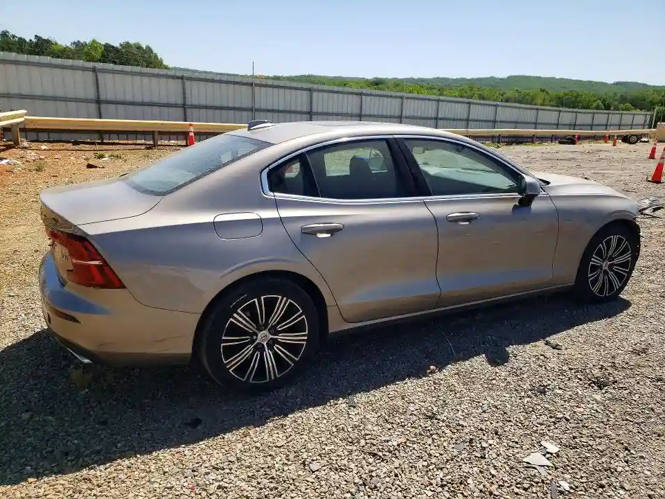 7JRA22TL0KG006831 2019 VOLVO S60-2