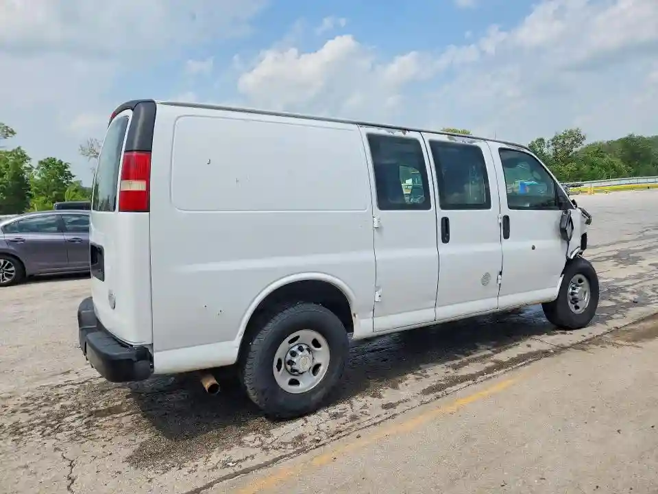 1GCWGFCG3B1128733 2011 CHEVROLET EXPRESS-2
