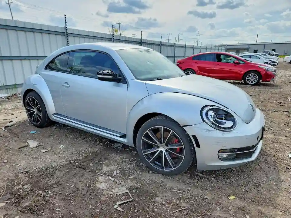 3VW467AT1CM649628 2012 VOLKSWAGEN BEETLE-3