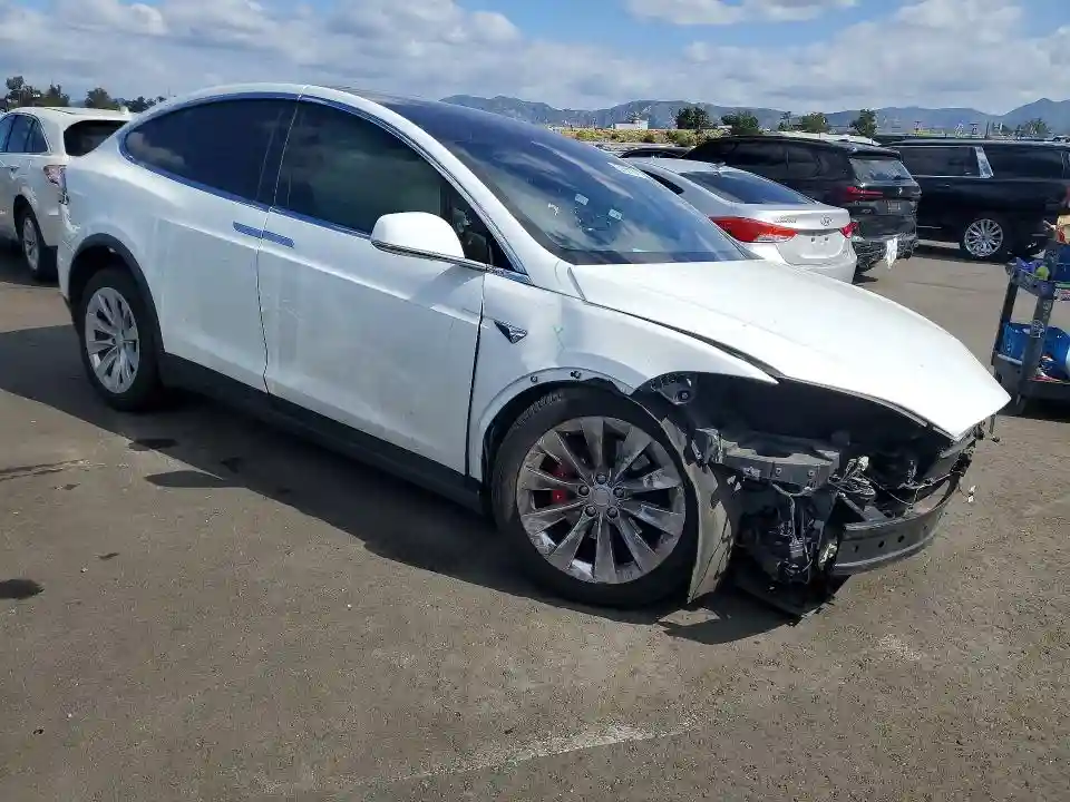 5YJXCAE22JF102280 2018 TESLA MODEL X-3
