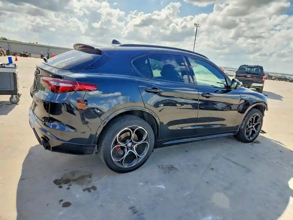ZASPAKBN2N7D24704 2022 ALFA ROMEO STELVIO-2