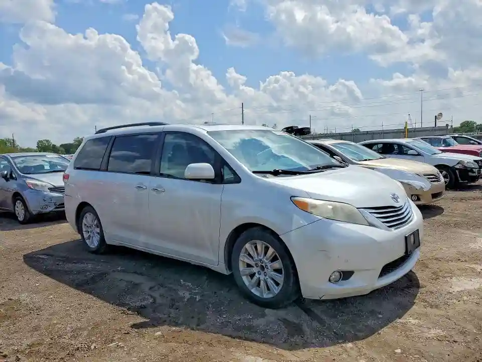 5TDYK3DC2BS004747 2011 TOYOTA SIENNA-3
