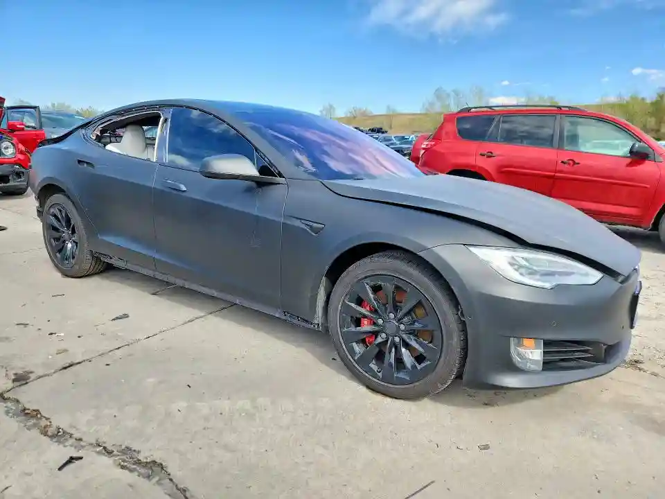 5YJSA1E23JF275726 2018 TESLA MODEL S-3