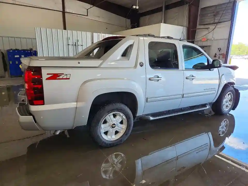 3GNMCFE01DG215402 2013 CHEVROLET AVALANCHE-2