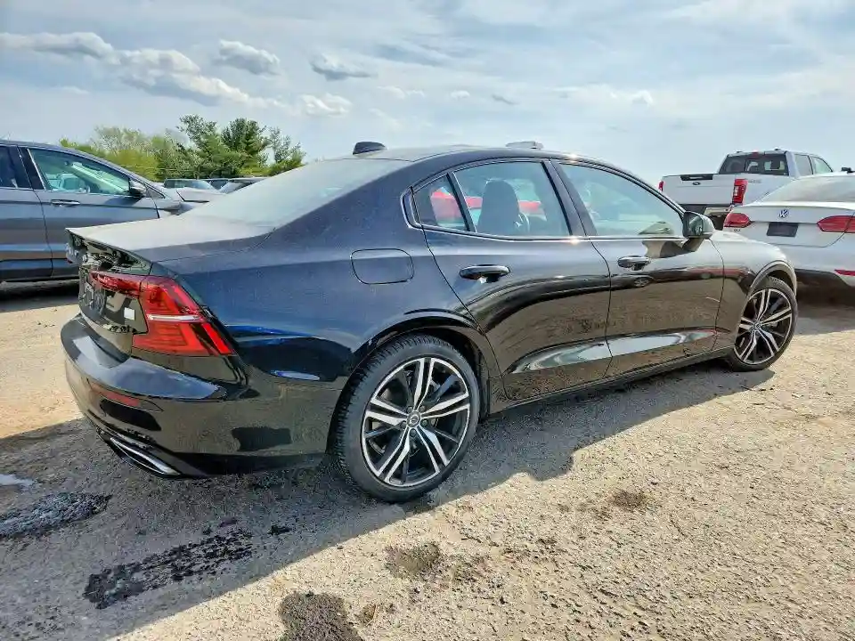 7JRBR0FZ0NG177409 2022 VOLVO S60-2