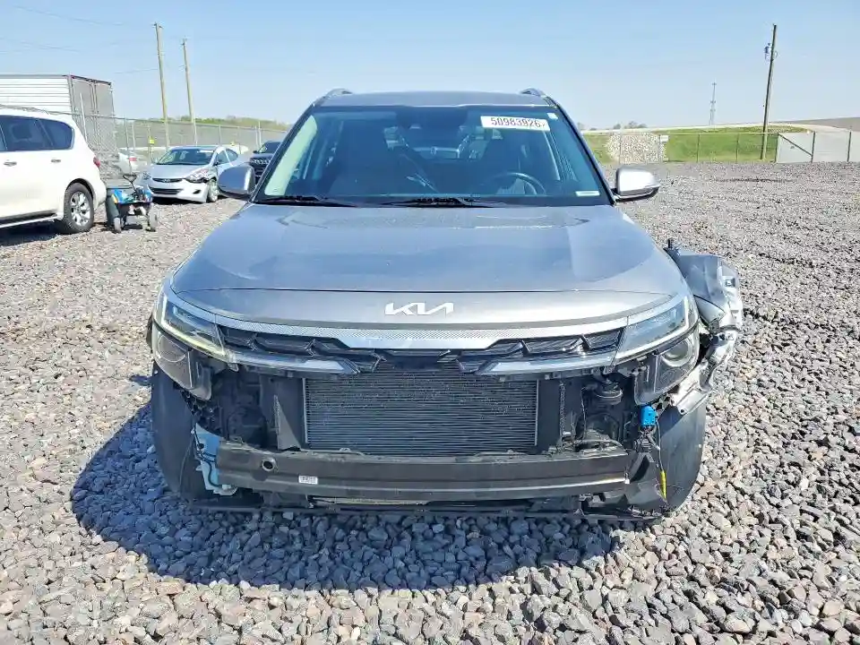 KNDEU2AA3R7495621 2024 KIA SELTOS-4