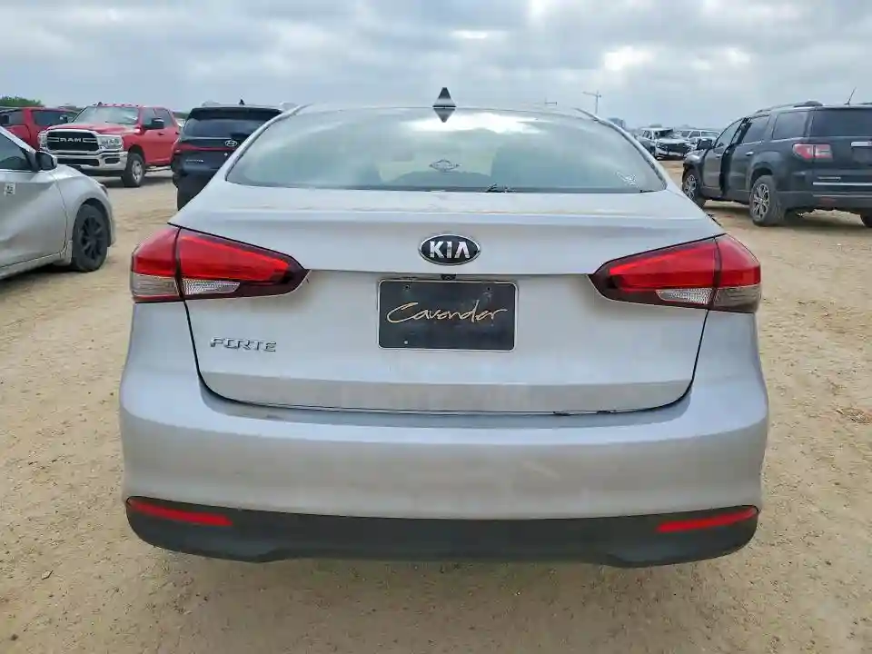 3KPFL4A79JE240919 2018 KIA FORTE-5