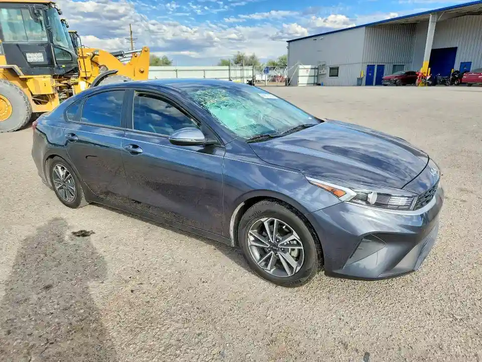 3KPF24AD3PE679678 2023 KIA FORTE LXS-3