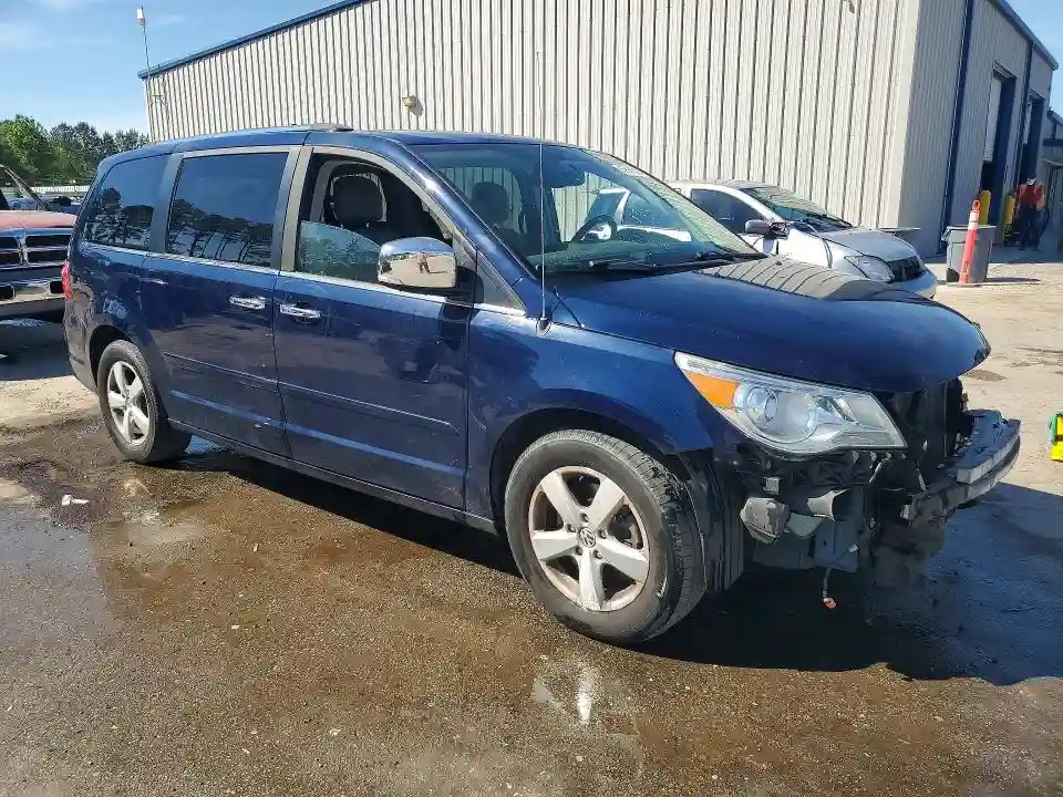 2C4RVADG0DR725339 2013 VOLKSWAGEN ROUTAN-3