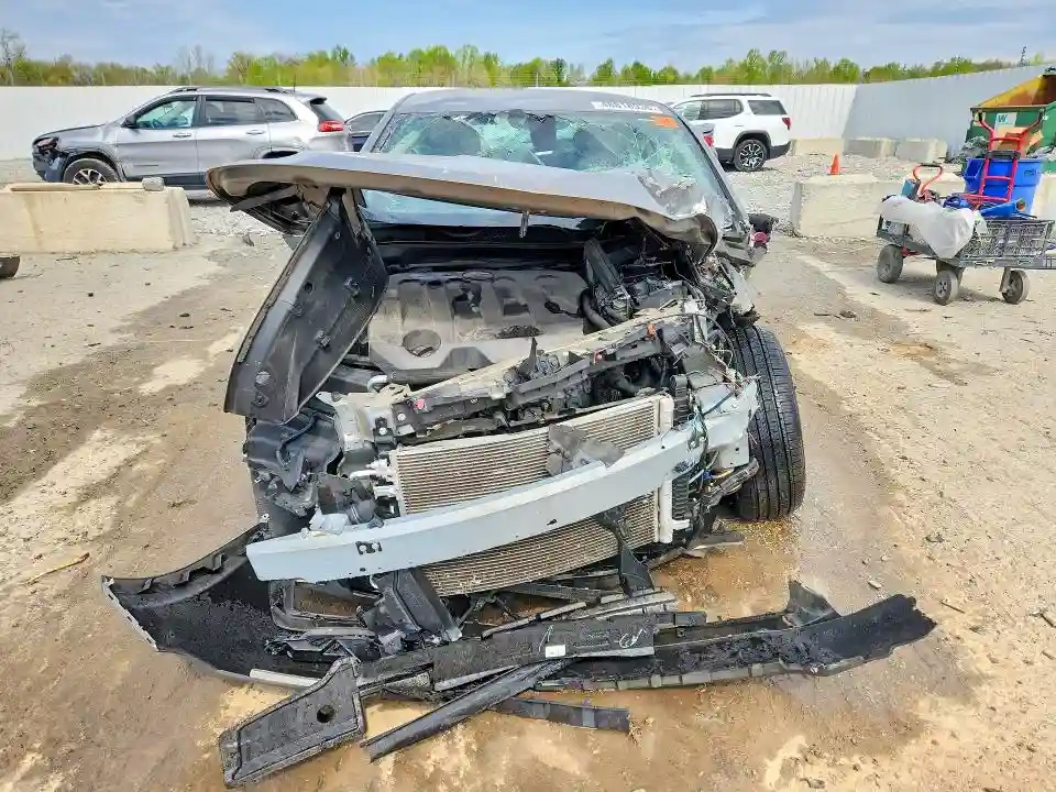 2G1105S3XJ9100387 2018 CHEVROLET IMPALA-4